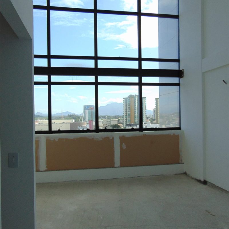 sala-1001-pé-direito-duplo